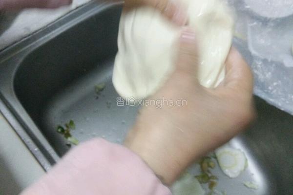 手抓葱油饼（2人份）的做法图解2