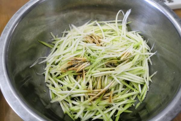 凉拌西葫芦的做法图解6