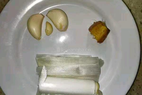 笨鸡炖蘑菇的做法图解2