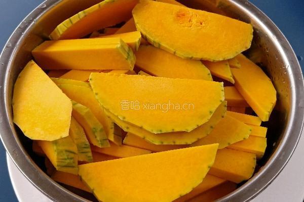 南瓜外婆菜包的做法图解1