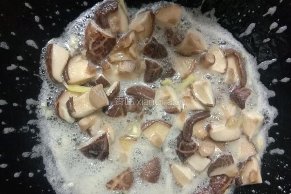 冬菇炒腐竹的做法图解2