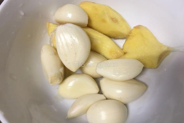 网红柠香鸡爪的做法图解4