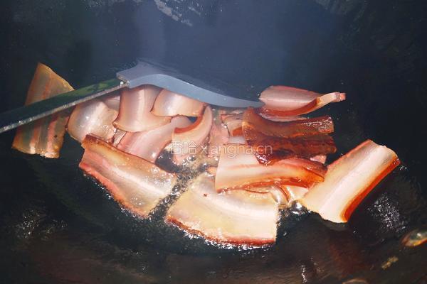 腊肉炒青蒜的做法图解3