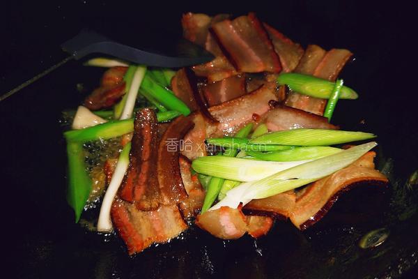 腊肉炒青蒜的做法图解4