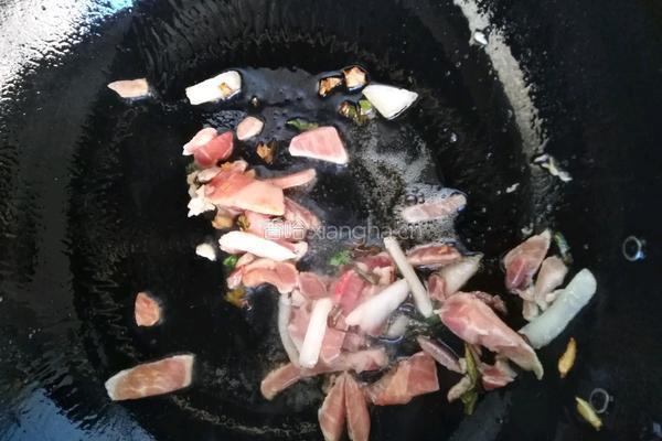 黄花炒肉的做法图解3