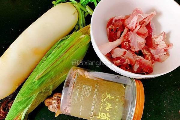 大脚菌玉米鸡汤的做法图解2