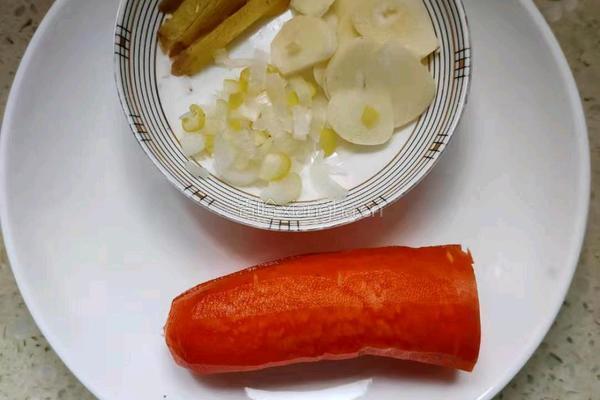 肉片蒜薹的做法图解2
