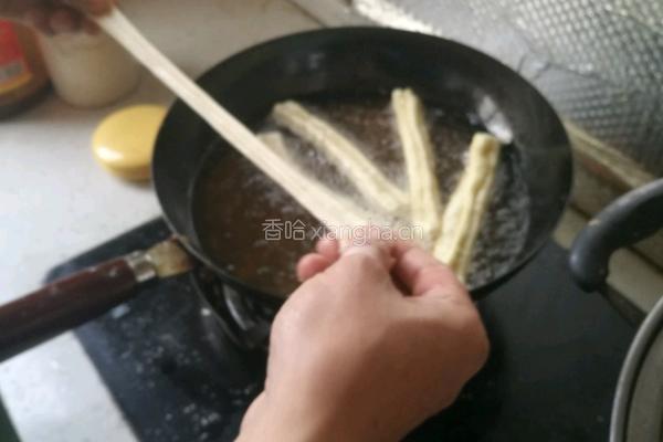 香酥油条的做法图解4