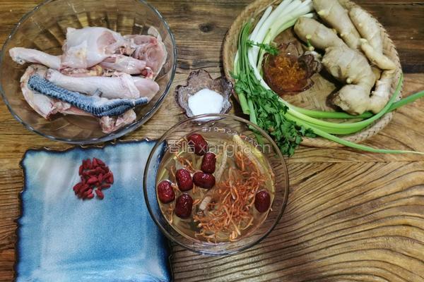 人参虫草花桂圆红枣鸡汤的做法图解3