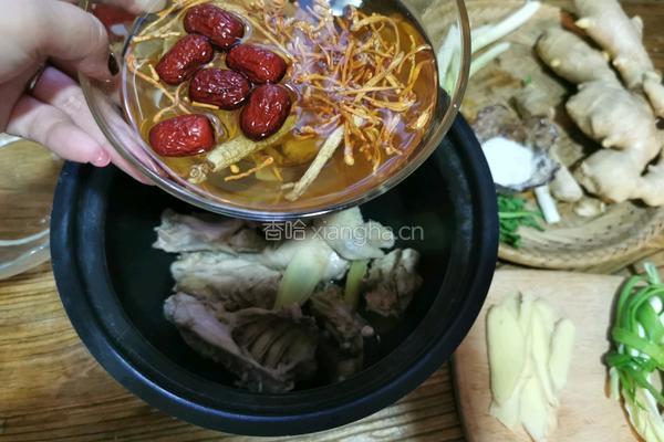 人参虫草花桂圆红枣鸡汤的做法图解7