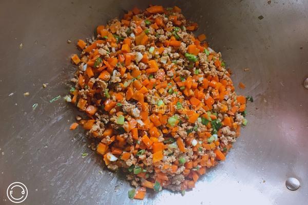 胡萝卜鸡肉葱花包的做法图解4