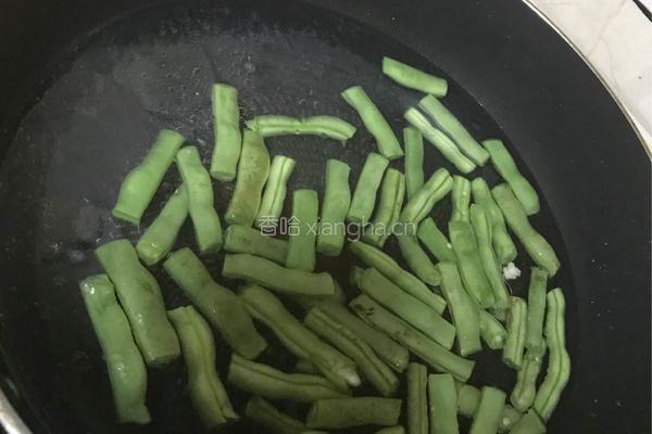 干煸四季豆的做法图解2