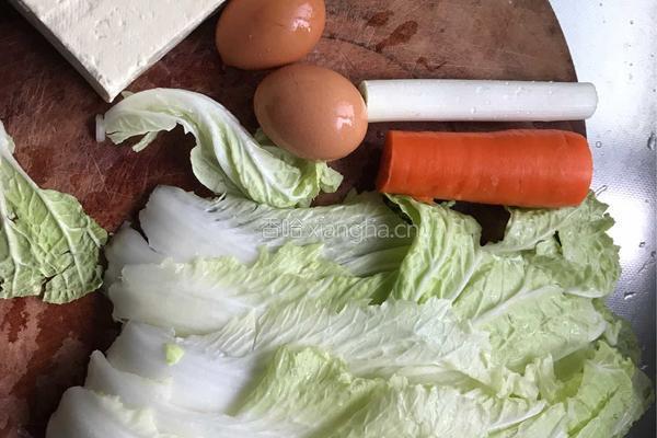 豆腐胡萝卜白菜丸子的做法图解1