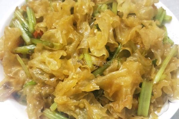 芹菜炒银耳的做法图解6