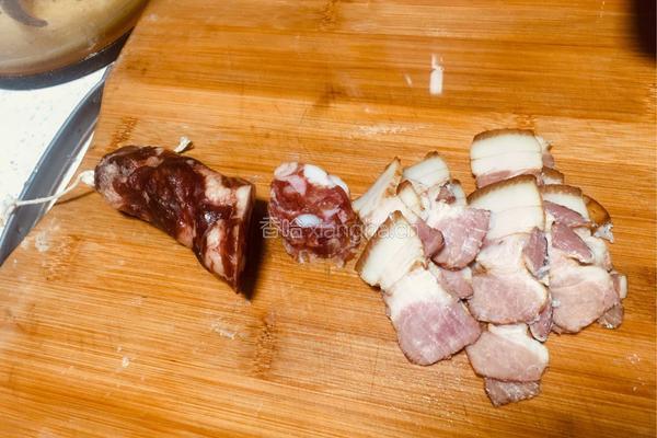 腊肠腊肉煲仔饭的做法图解3