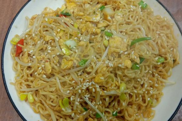豆芽鸡蛋炒面的做法图解4