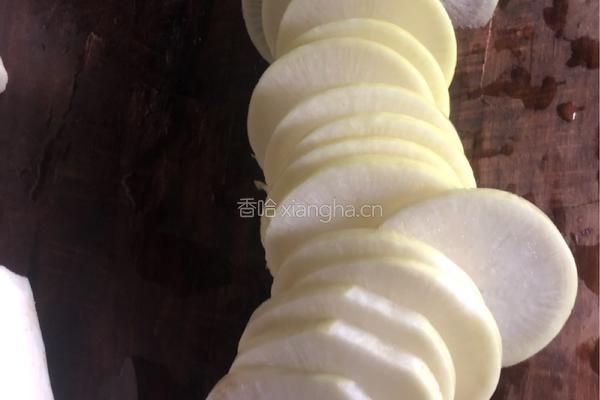糖醋萝卜的做法图解1