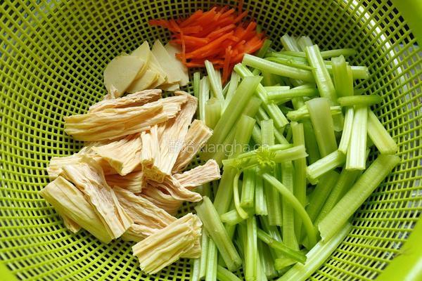 腐竹炒芹菜的做法图解5