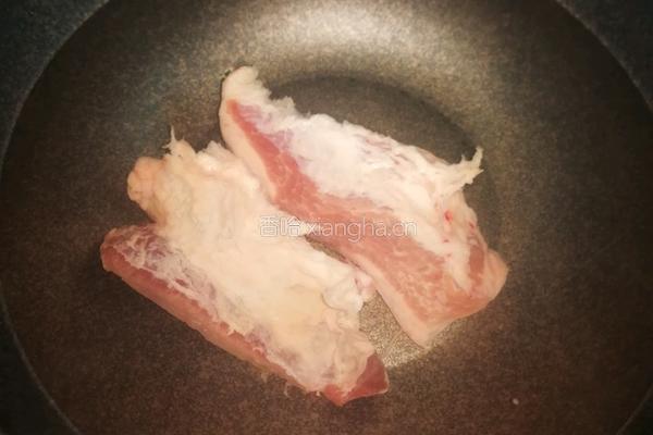 尖椒回锅肉的做法图解1
