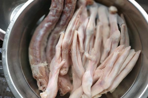 香鲜鸭爪鸭脖的做法图解1