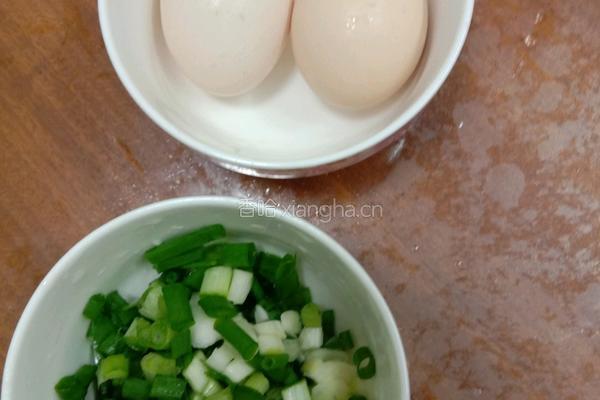青菜鸡蛋炒面的做法图解1