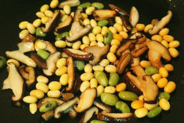 海带香菇豆汤的做法图解2