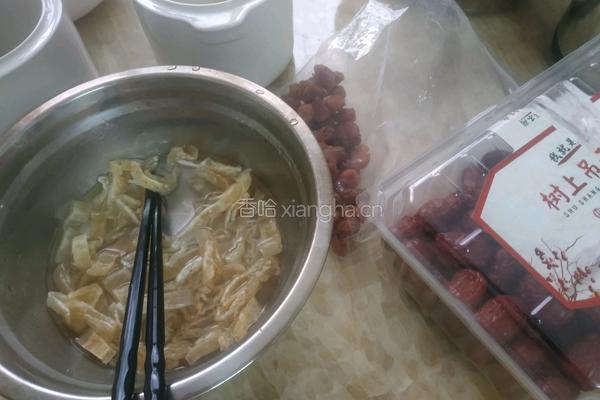 鱼胶糯米粥的做法图解1