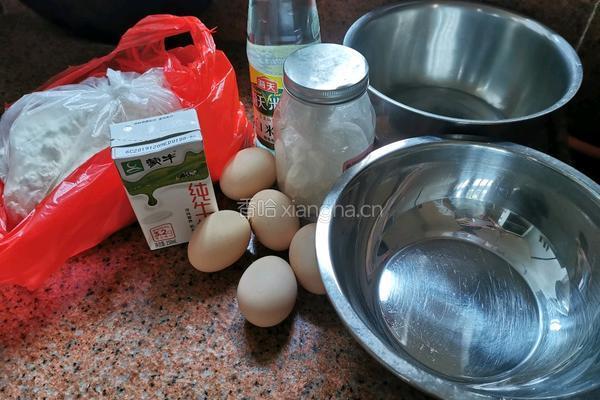 电饭煲戚风蛋糕的做法图解1
