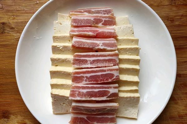 五花咸肉蒸老豆腐的做法图解4