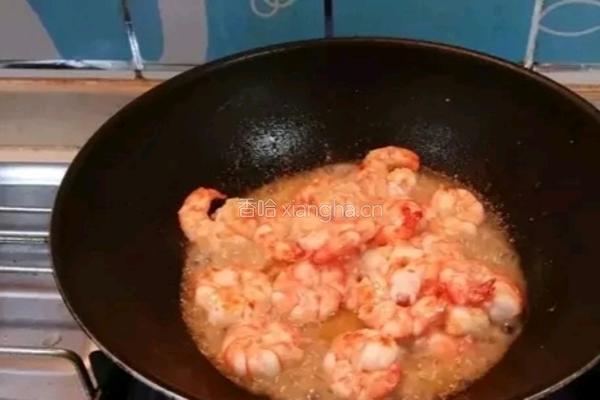 营养易手的美味葱爆虾仁的做法图解4