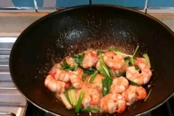 营养易手的美味葱爆虾仁的做法图解5