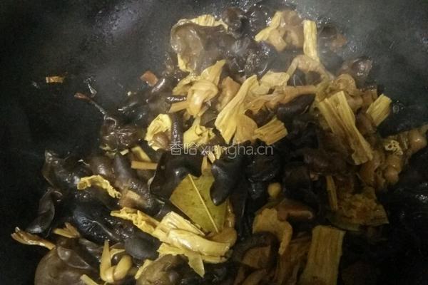 炖四宝（香菇木耳黄花腐竹）的做法图解9