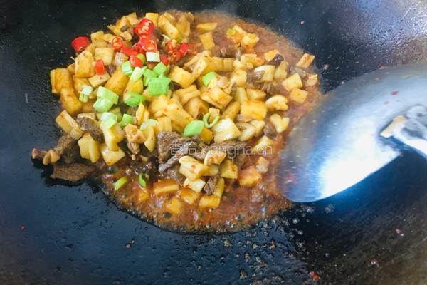 萝卜干炒牛肉的做法图解7