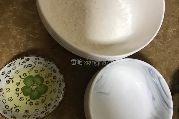鸡蛋葱油饼的做法图解1