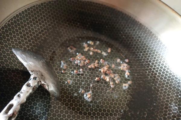 芥菜炒豆的做法图解1