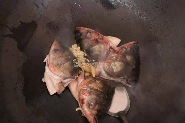 豆瓣鱼头豆腐汤的做法图解3