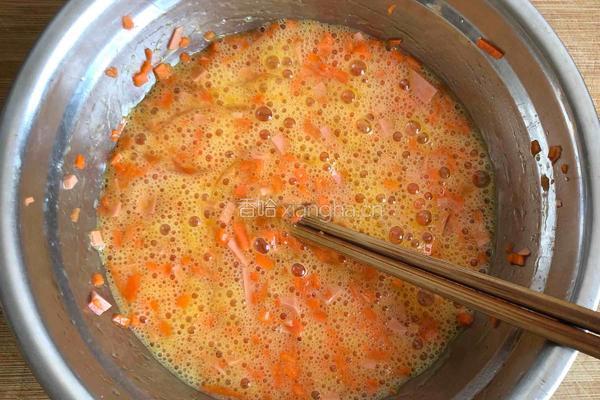 快捷早餐：胡萝卜火腿鸡蛋饼的做法图解3