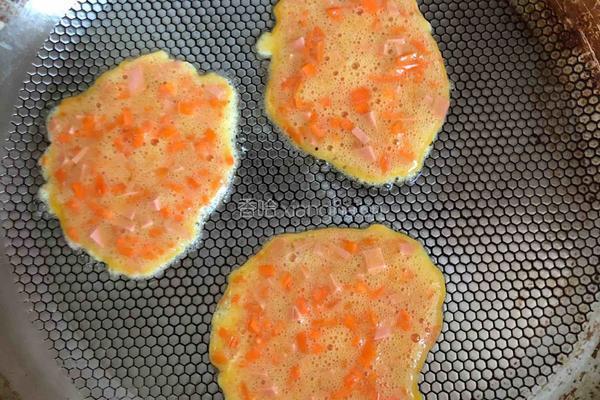快捷早餐：胡萝卜火腿鸡蛋饼的做法图解4