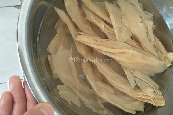凉拌豆皮的做法图解2