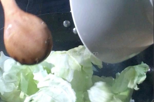 炝炒圆白菜（手撕包菜）的做法图解5