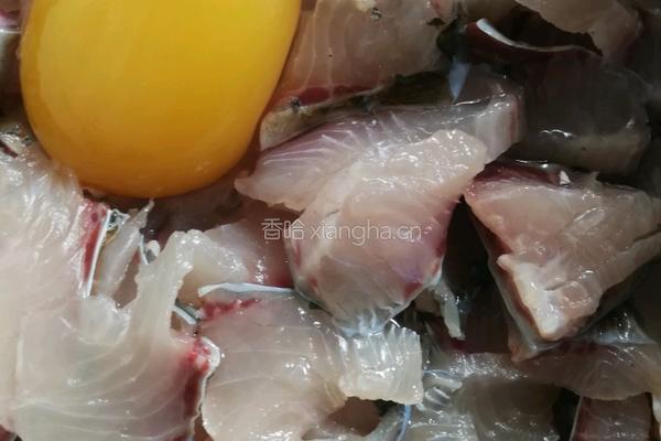 爆炒草鱼片的做法图解2