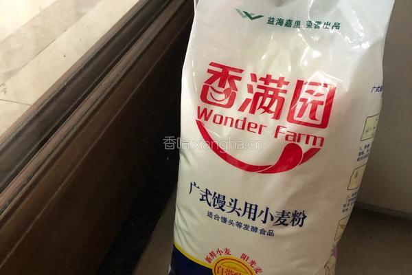 火腿肠葱花鸡蛋饼的做法图解1