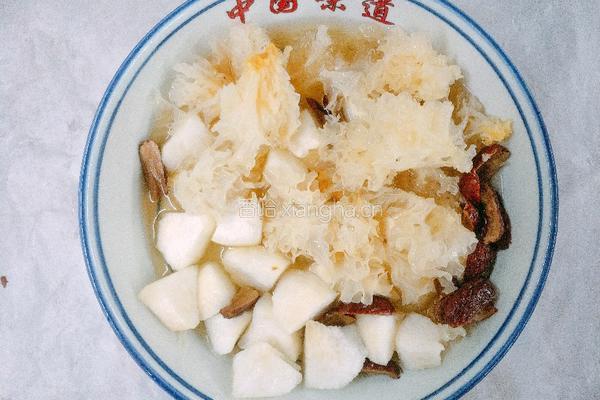 银耳雪梨羹的做法图解3