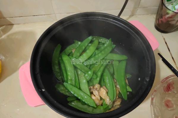 五花肉炒荷兰豆的做法图解7