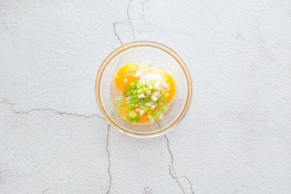 双色鸡蛋饼的做法图解1