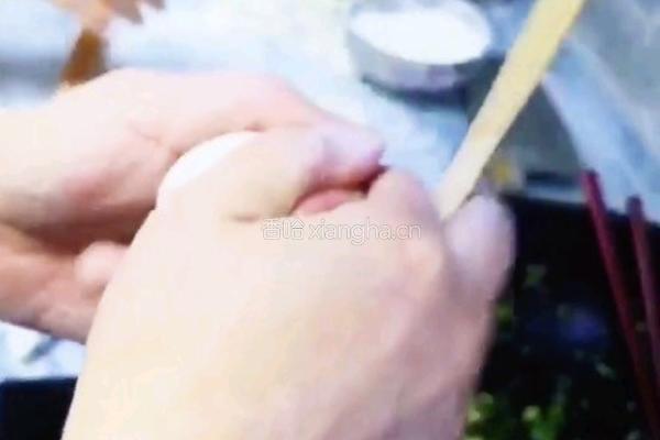 韭菜鸡蛋馅饺子的做法图解9