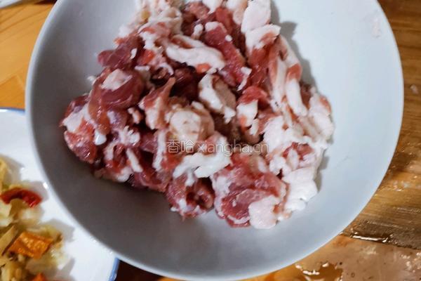 肉丝炒鱼面的做法图解2