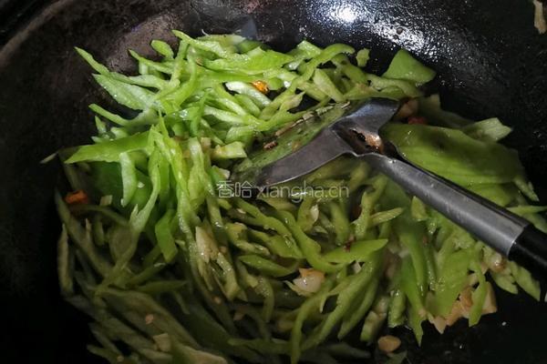 肉丝炒鱼面的做法图解9
