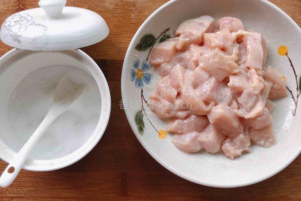家常尖椒鸡丁的做法图解1