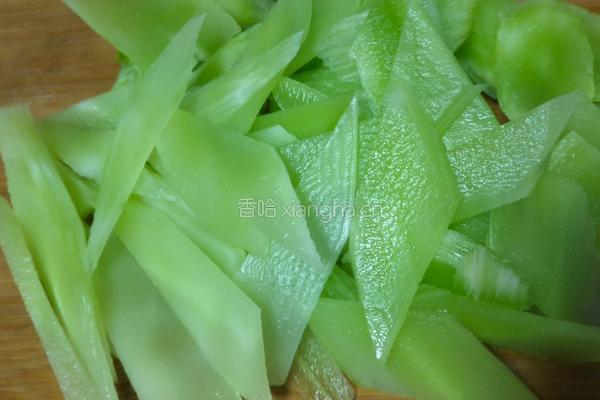 莴笋炒腊肉的做法图解1